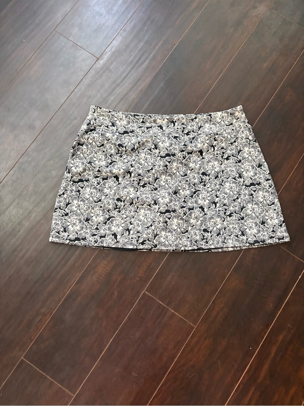 Tommy Bahama Everyday Active Floral Skort | XL | Brown & Cream Golf Tennis Skort - Picture 2 of 4